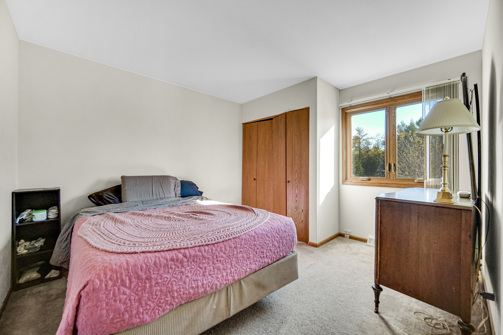 19159 Weber Road Mokena, IL 60448 - Photo 16 of 22 a bedroom with a bed and a large window