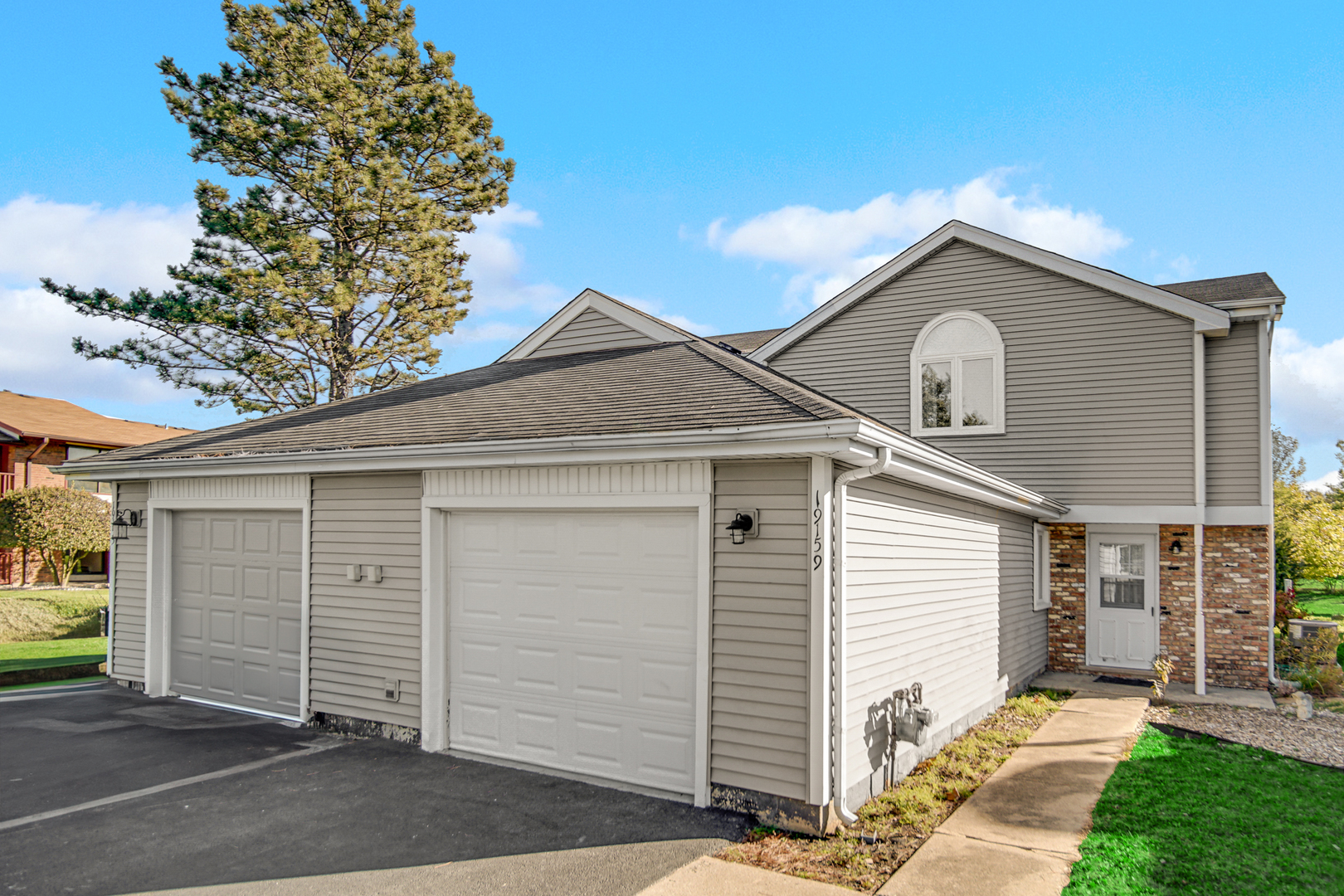 19159 Weber Road Mokena, IL 60448 - Photo 2 of 22 a view of a white house
