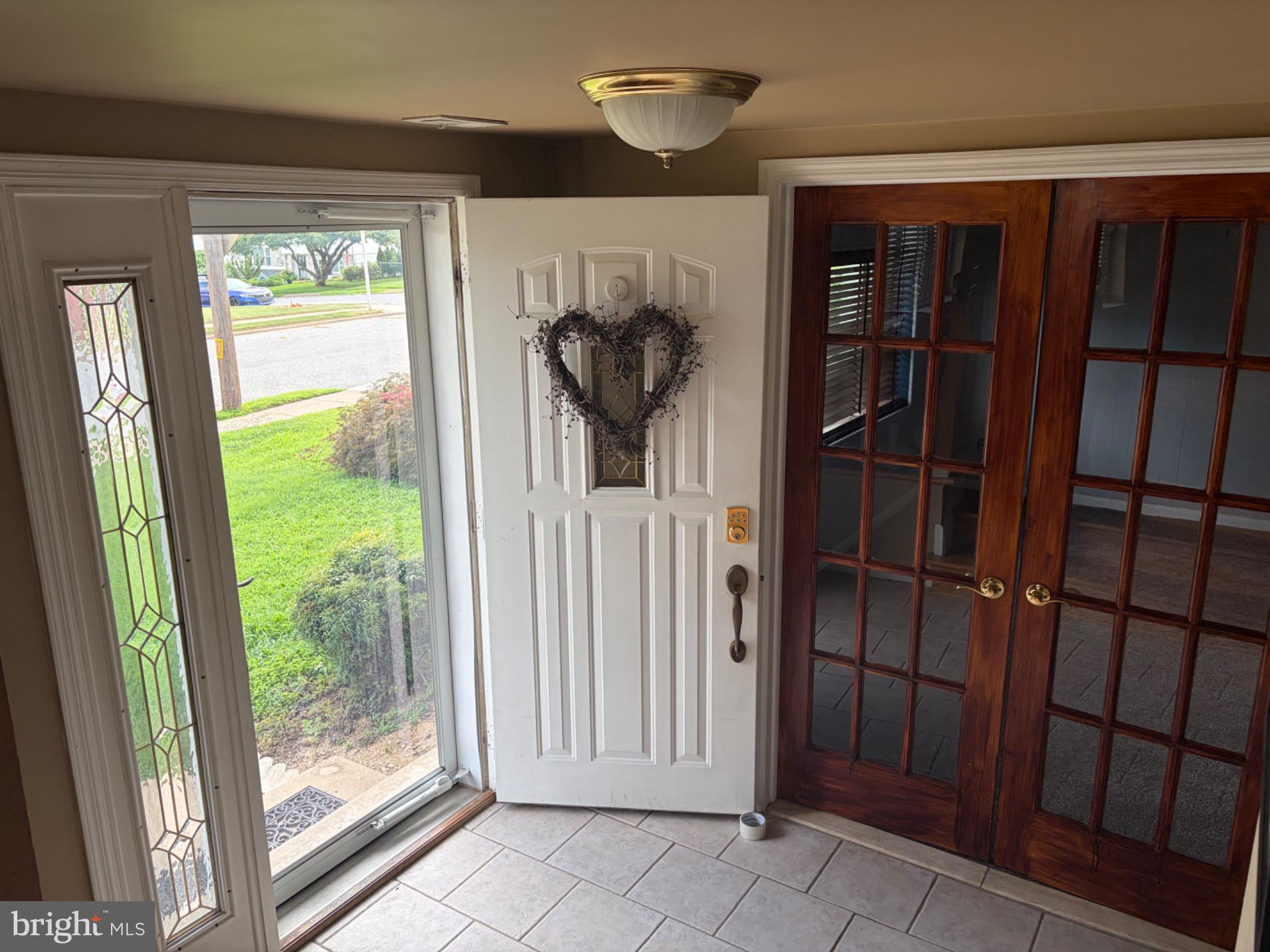 803 Rennard Circle Philadelphia, PA 19116 - Photo 3 of 42 Welcoming entry with charming details.