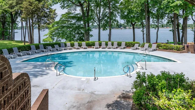 $415,000 | 302 Northwest Drive, Davidson, NC 28036