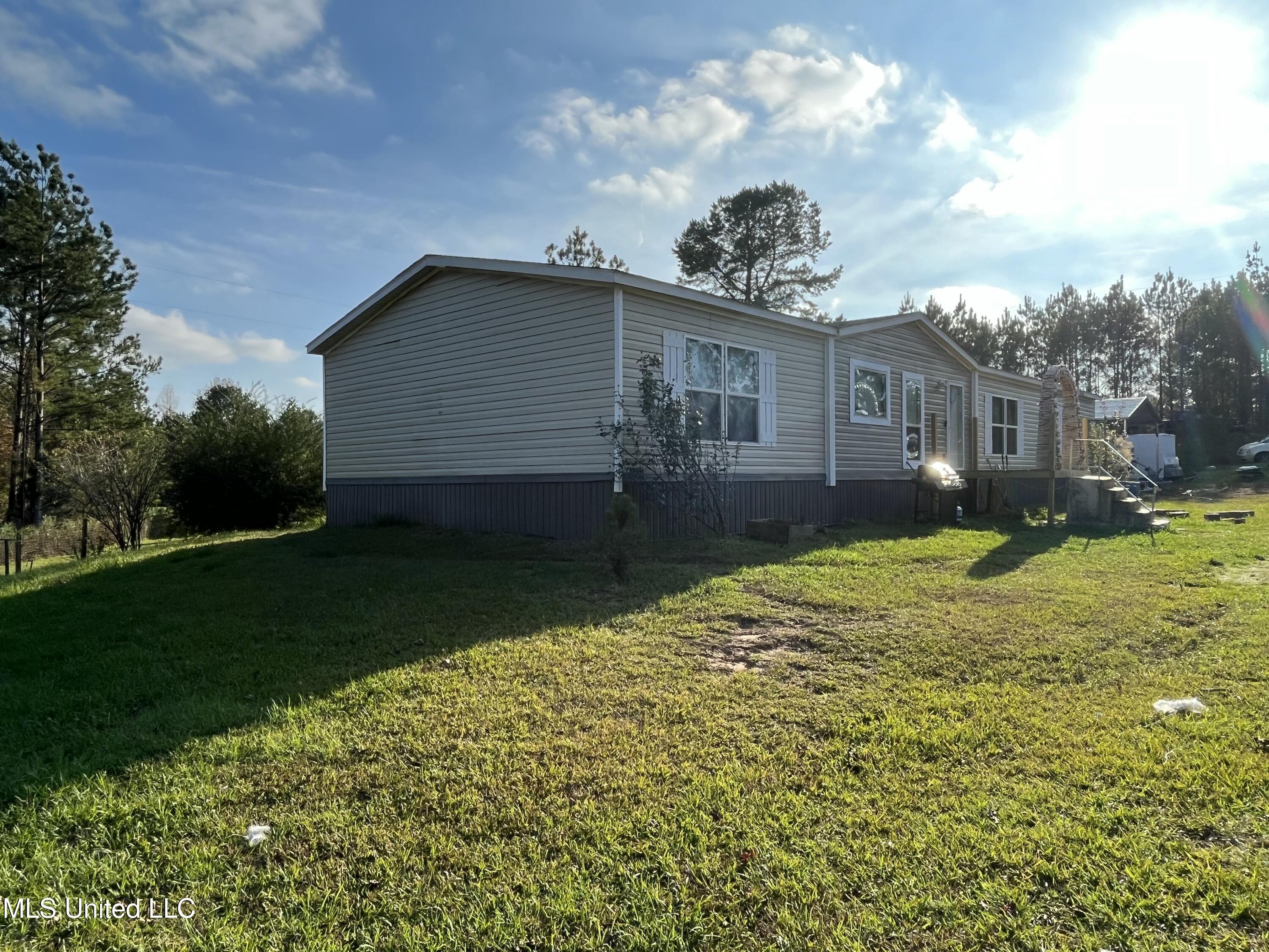 191 Norwood Road Florence, MS 39073 - Photo 2 of 37 IMG_4688