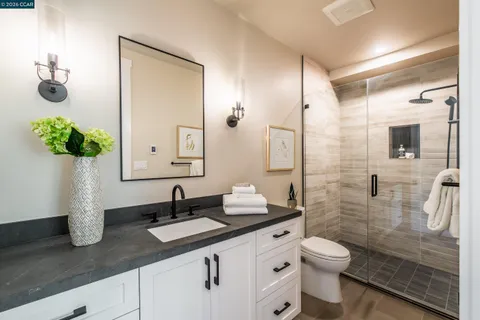 $3,980,000 | 84 Mossbridge Lane, Orinda, CA 94563