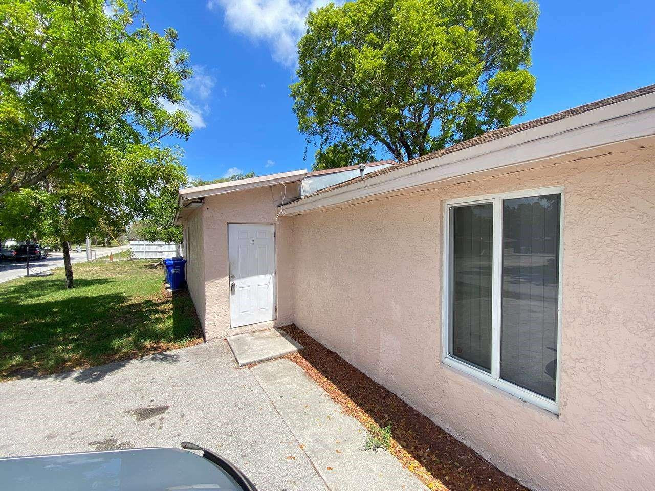 141 Northwest 10th Street Pompano Beach, FL 33060 - Photo 3 of 24 a view of a back yard of the house