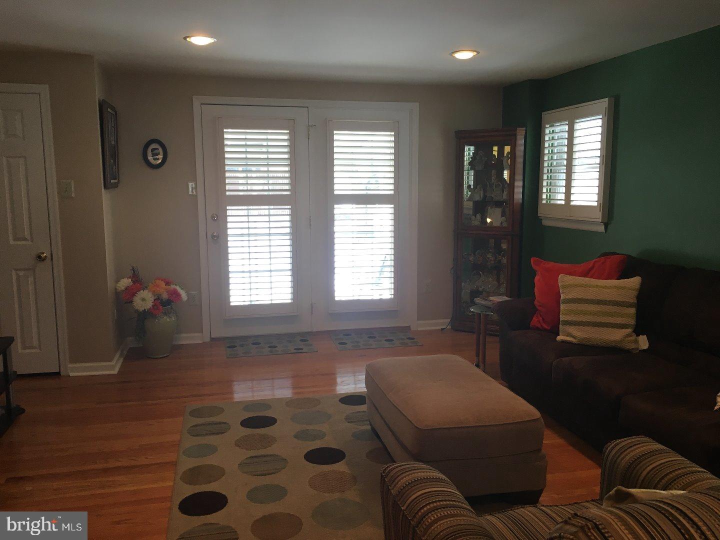 2824 Michael Road Philadelphia, PA 19152 - Photo 4 of 18 Living Room