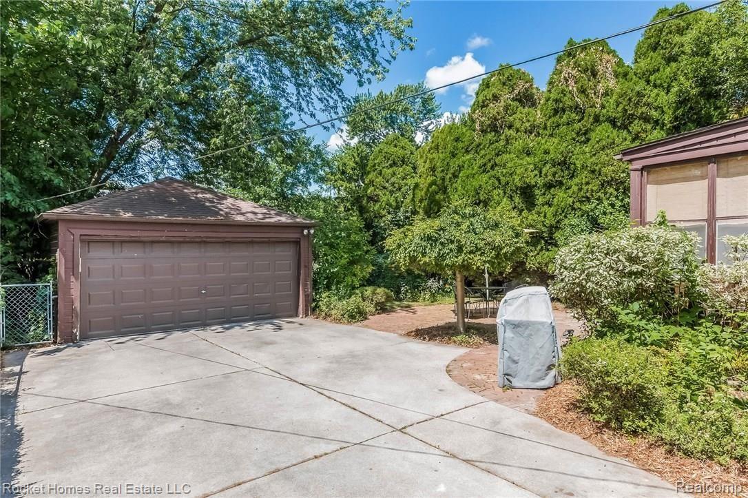 903 Fisher Road Grosse Pointe, MI 48230 - Photo 31 of 38 031-Garage-2942492-medium.jpg
