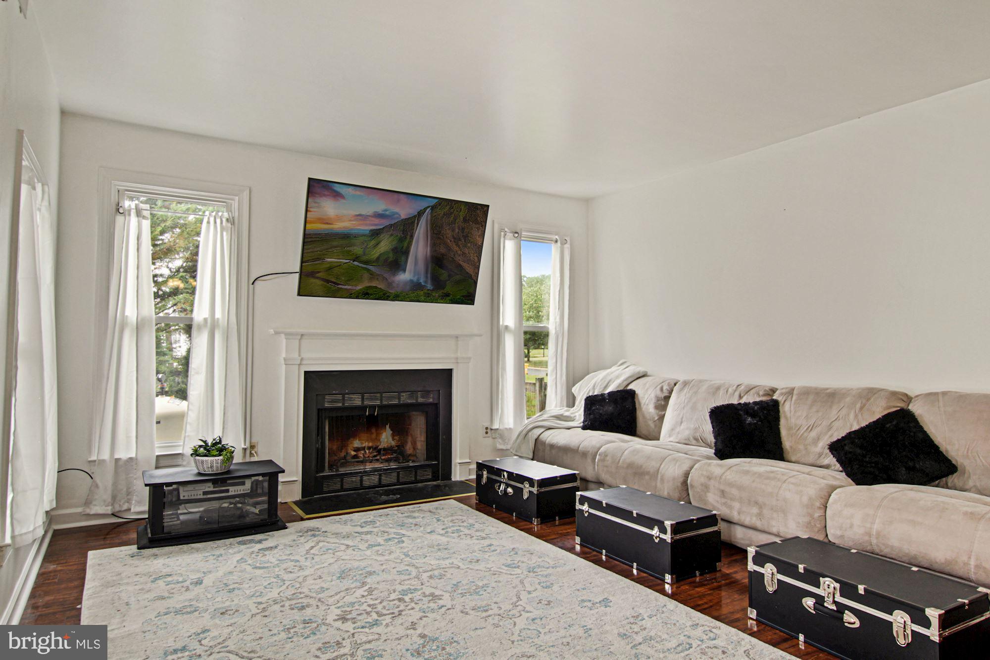 3213 Breckenridge Way Riva, MD 21140 - Photo 4 of 43 Living Room - Newer floors & windows