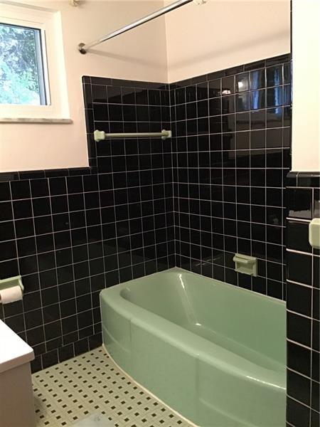 1606 Lafayette Road Pittsburgh, PA 15221 - Photo 10 of 25 Beautiful vintage bathroom! Immaculate and super clean.