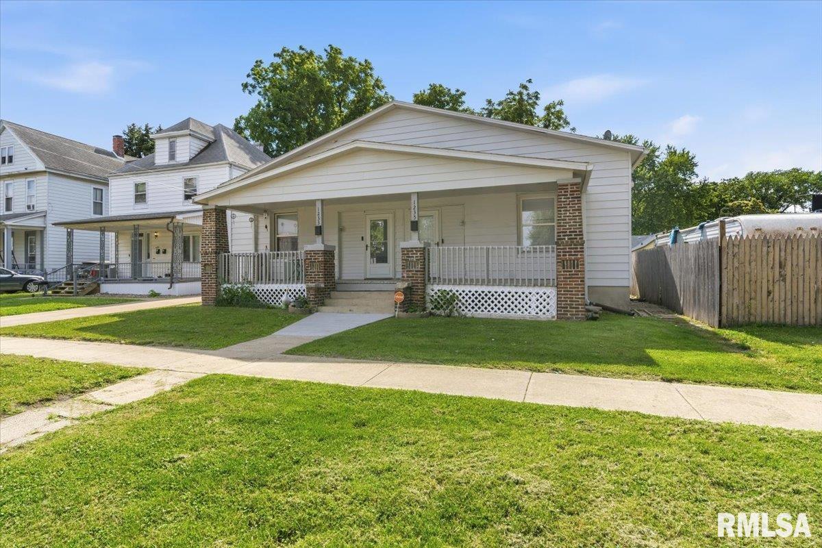 1235 North 8th Street Springfield, IL 62702 - Photo 2 of 19
