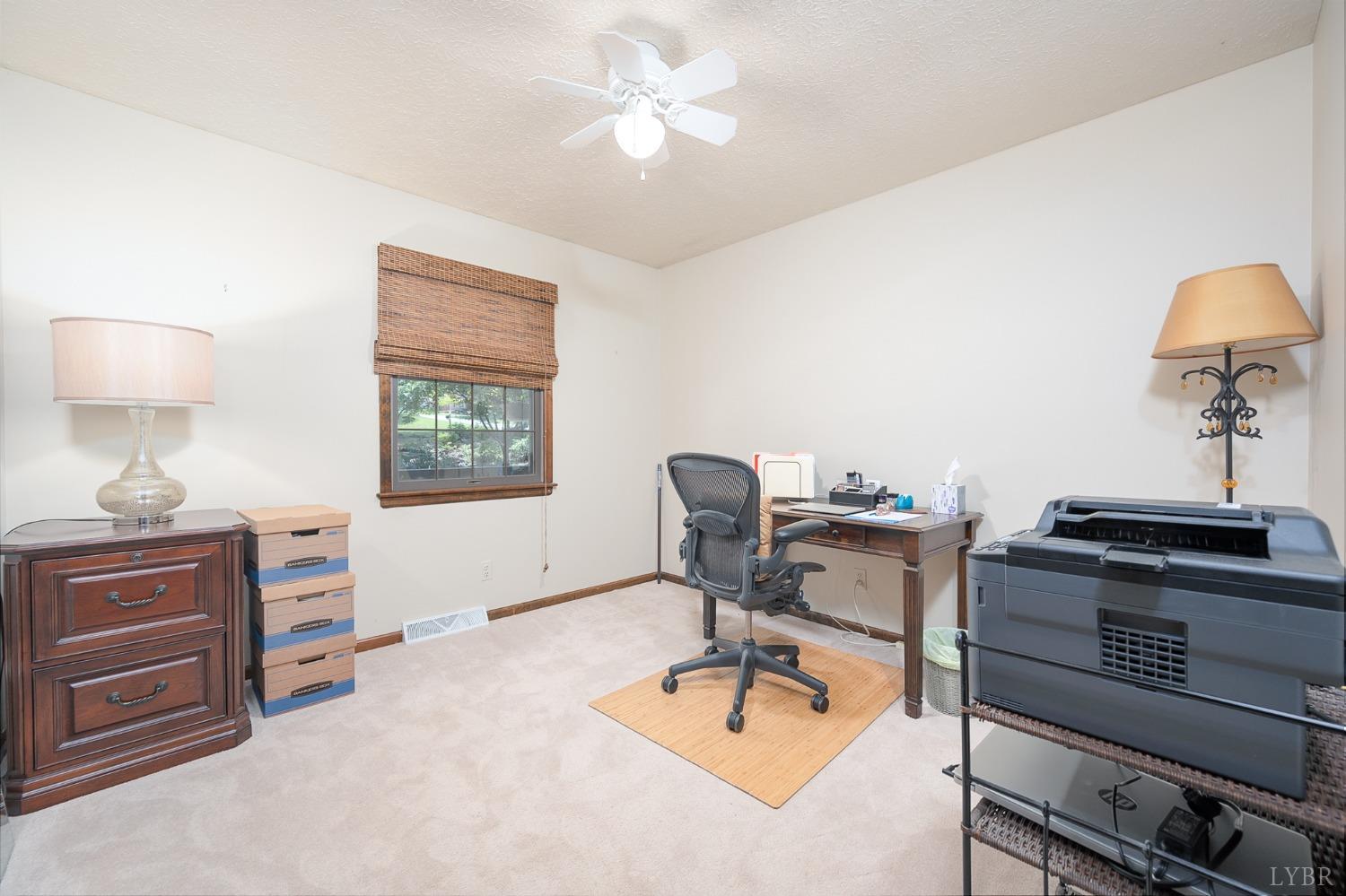 136 Guffey Terrace Lynchburg, VA 24502 - Photo 21 of 33 a workspace with furniture