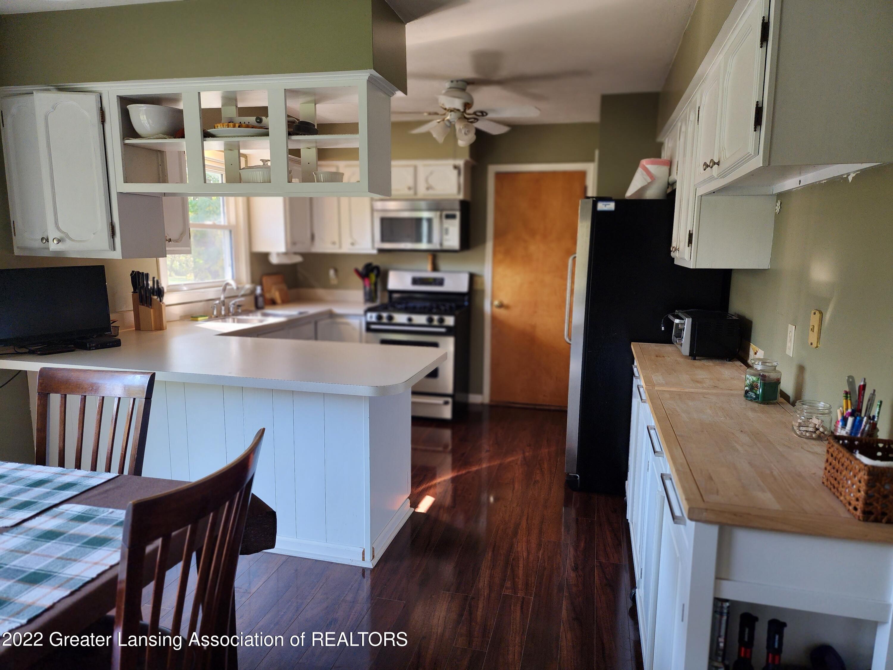 2557 Holt Road Mason, MI 48854 - Photo 6 of 17 20221010_150723