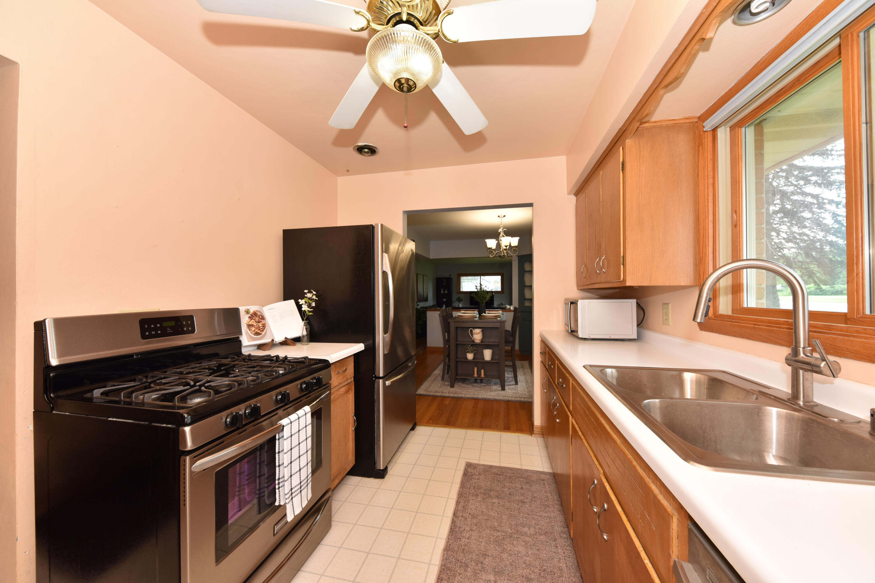 W156 N8028 Pilgrim Road Menomonee Falls, WI 53051 - Photo 12 of 30 Kitchen - stainless steel appliances