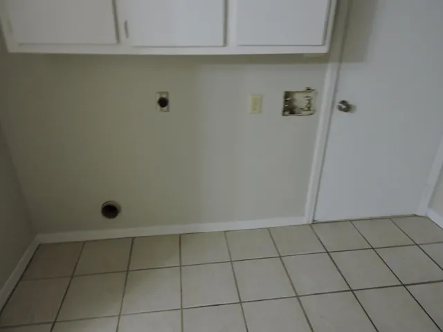 a view of a utility room