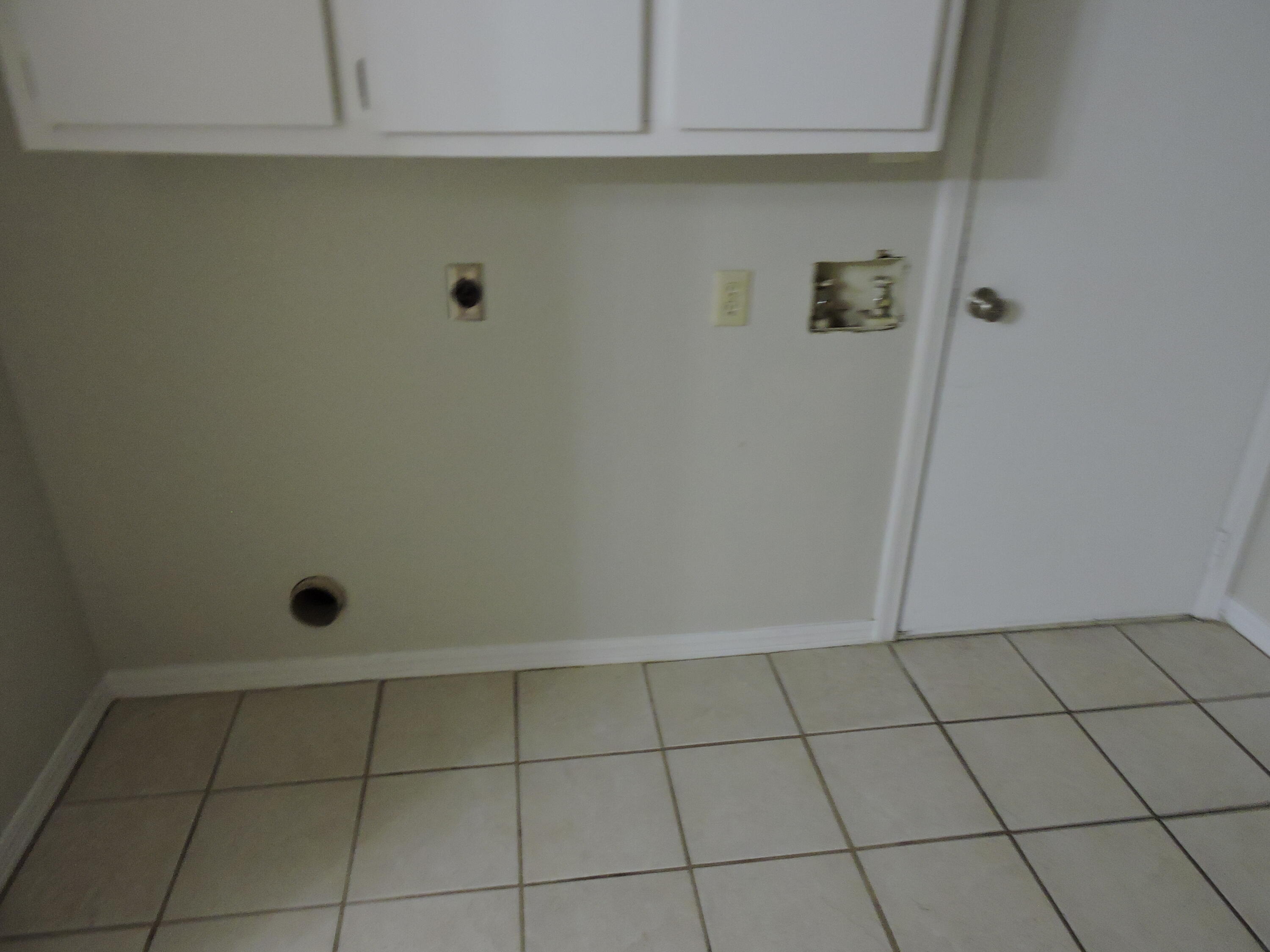 813 Valley Road Crestview, FL 32539 - Photo 9 of 18 a view of a utility room