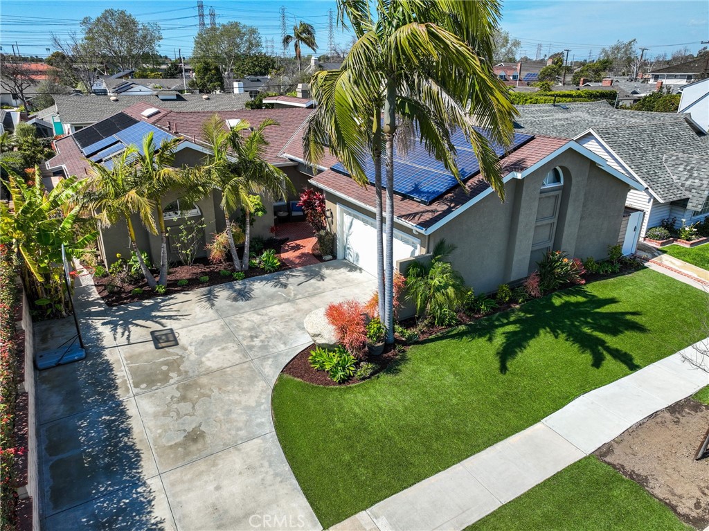11731 Wembley Road Rossmoor, CA 90720 - Photo 44 of 51 a backyard of a house with a garden and plants