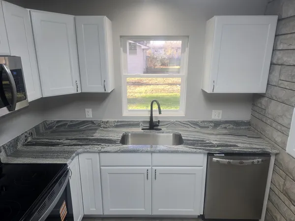 $179,900 | 1505 West Ash Avenue, Decatur, IL 62526
