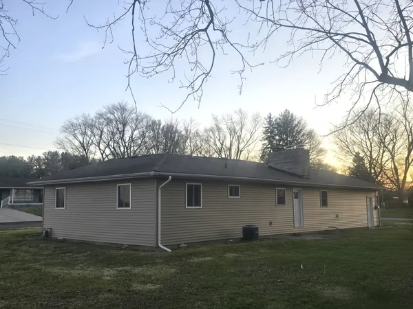 $179,900 | 1505 West Ash Avenue, Decatur, IL 62526
