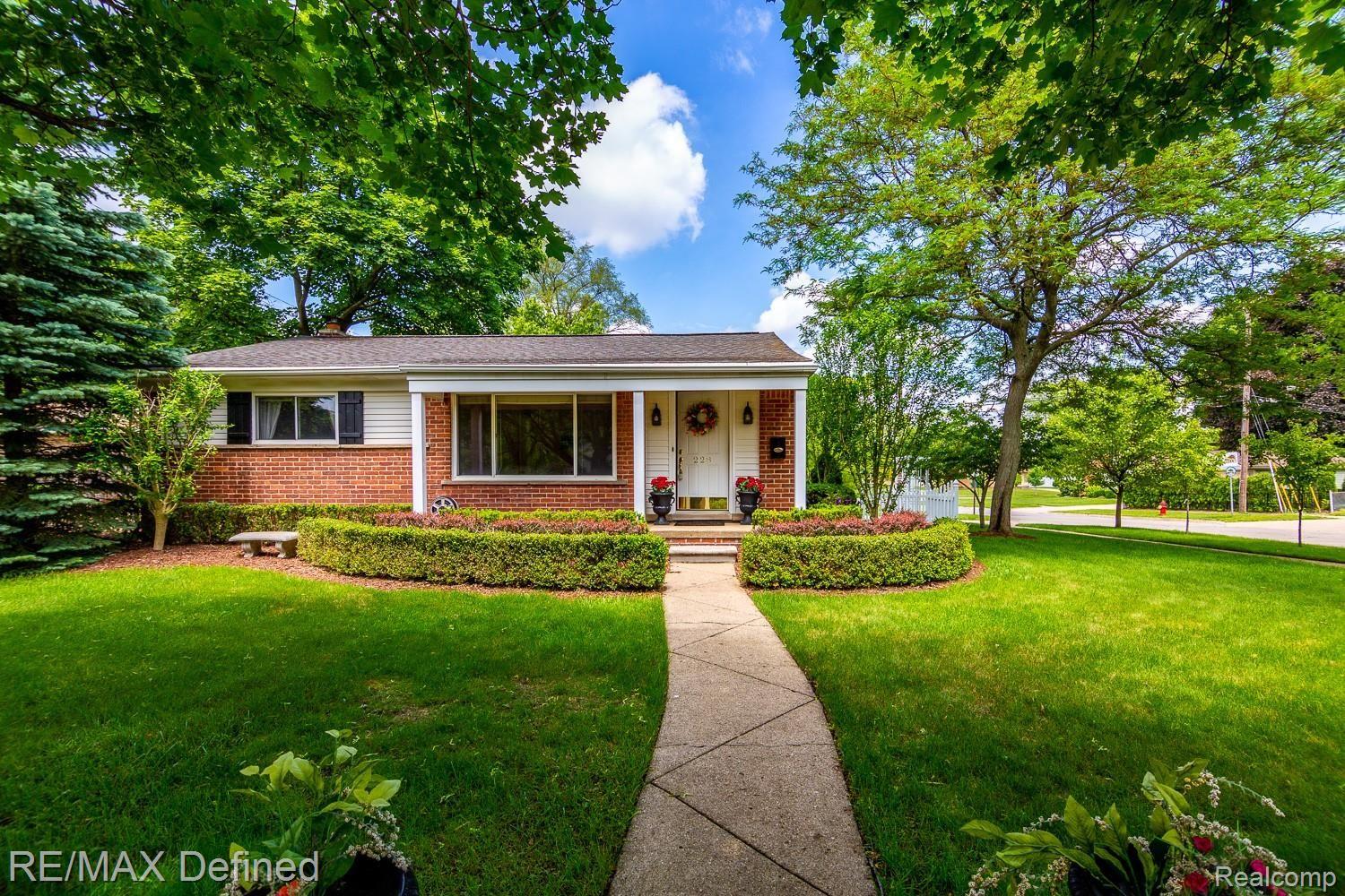 228 North Hill Circle Rochester, MI 48307 - Photo 1 of 43 228 N Hill Cir (20).jpg