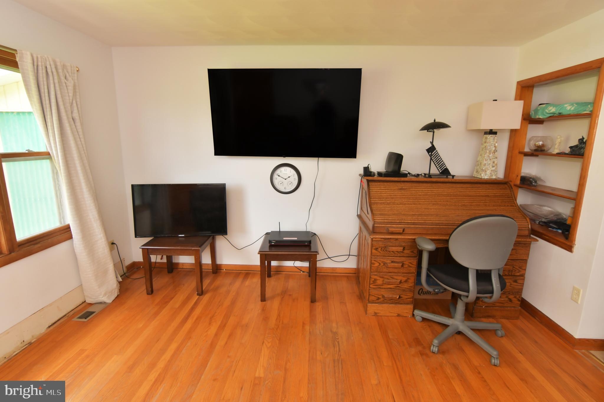 500 Dunmore Ridge Road Augusta, WV 26704 - Photo 13 of 43 Living room
