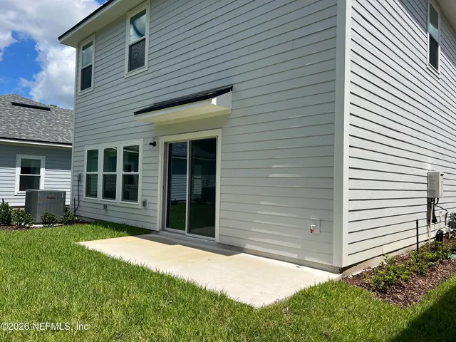 a view of a house with backyard
