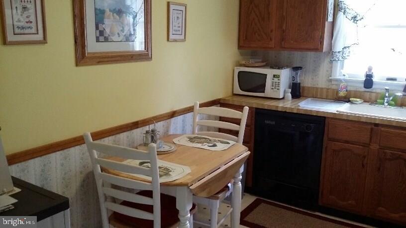 30 Magnolia Road, Unit 27 Manahawkin, NJ 08050 - Photo 5 of 14 Gallery Image 5