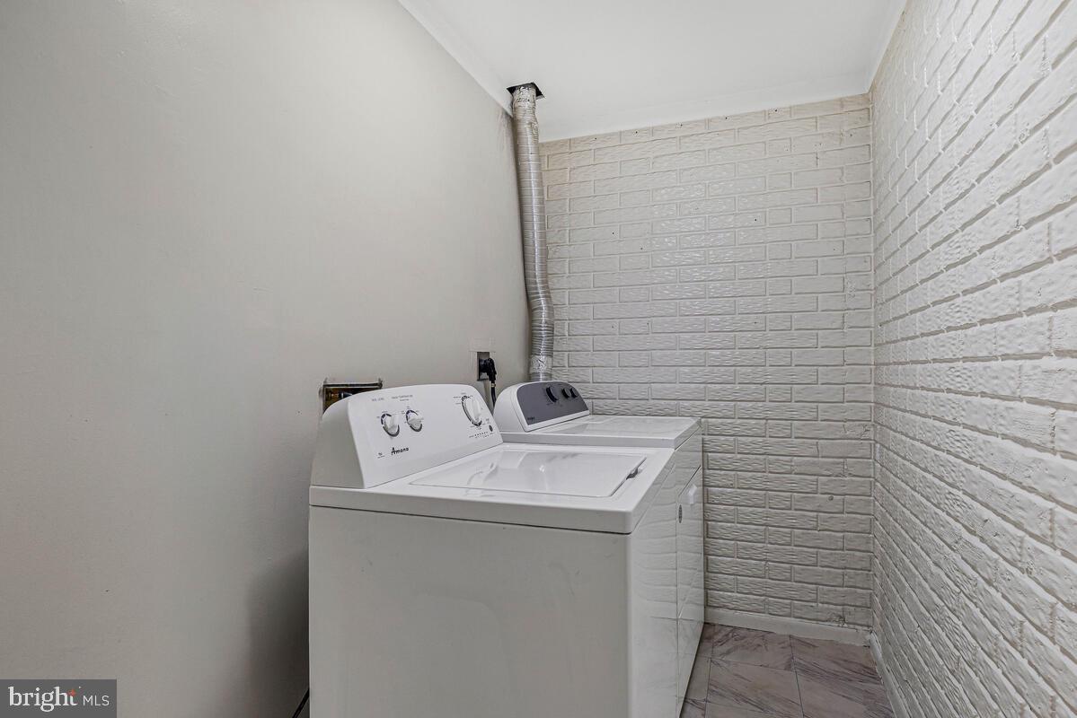7865 Parthian Court Springfield, VA 22153 - Photo 31 of 40 a utility room with dryer and washer