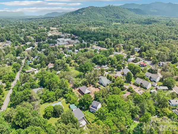 $799,999 | 84 West Street, Weaverville, NC 28787