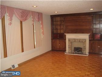 1977 Merlin Road Philadelphia, PA 19116 - Photo 4 of 12 Living Room
