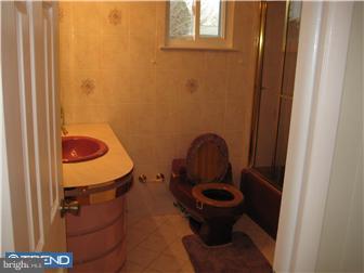 1977 Merlin Road Philadelphia, PA 19116 - Photo 6 of 12 Bathroom
