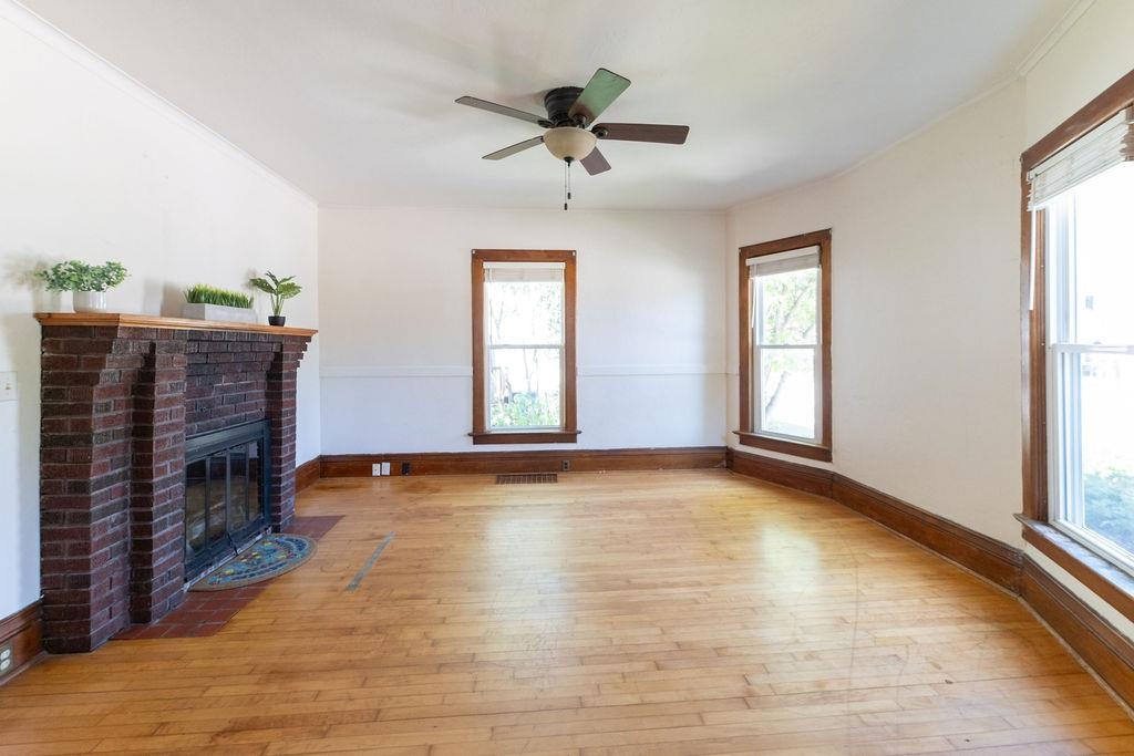 825 Frederick Street Oshkosh, WI 54901 - Photo 9 of 48
