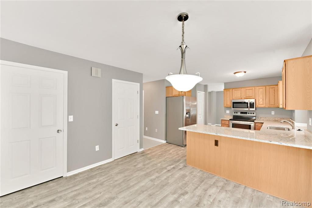 1099 Bloomer Road Rochester Hills, MI 48307 - Photo 30 of 49