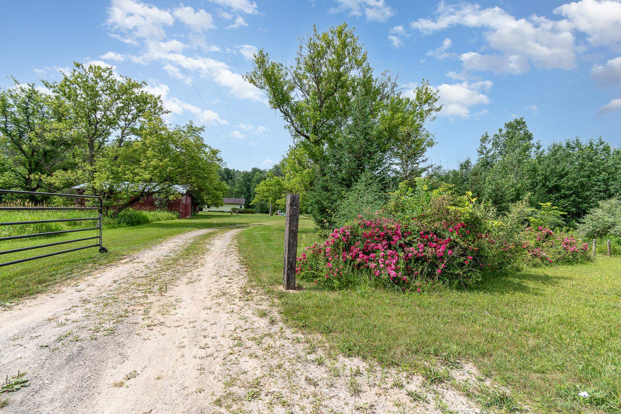 2721 Saganing Road Bentley, MI 48613 - Photo 4 of 31