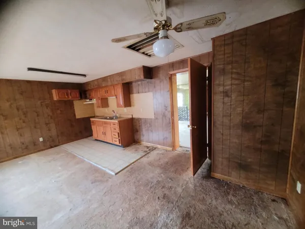 a view of a storage & utility room