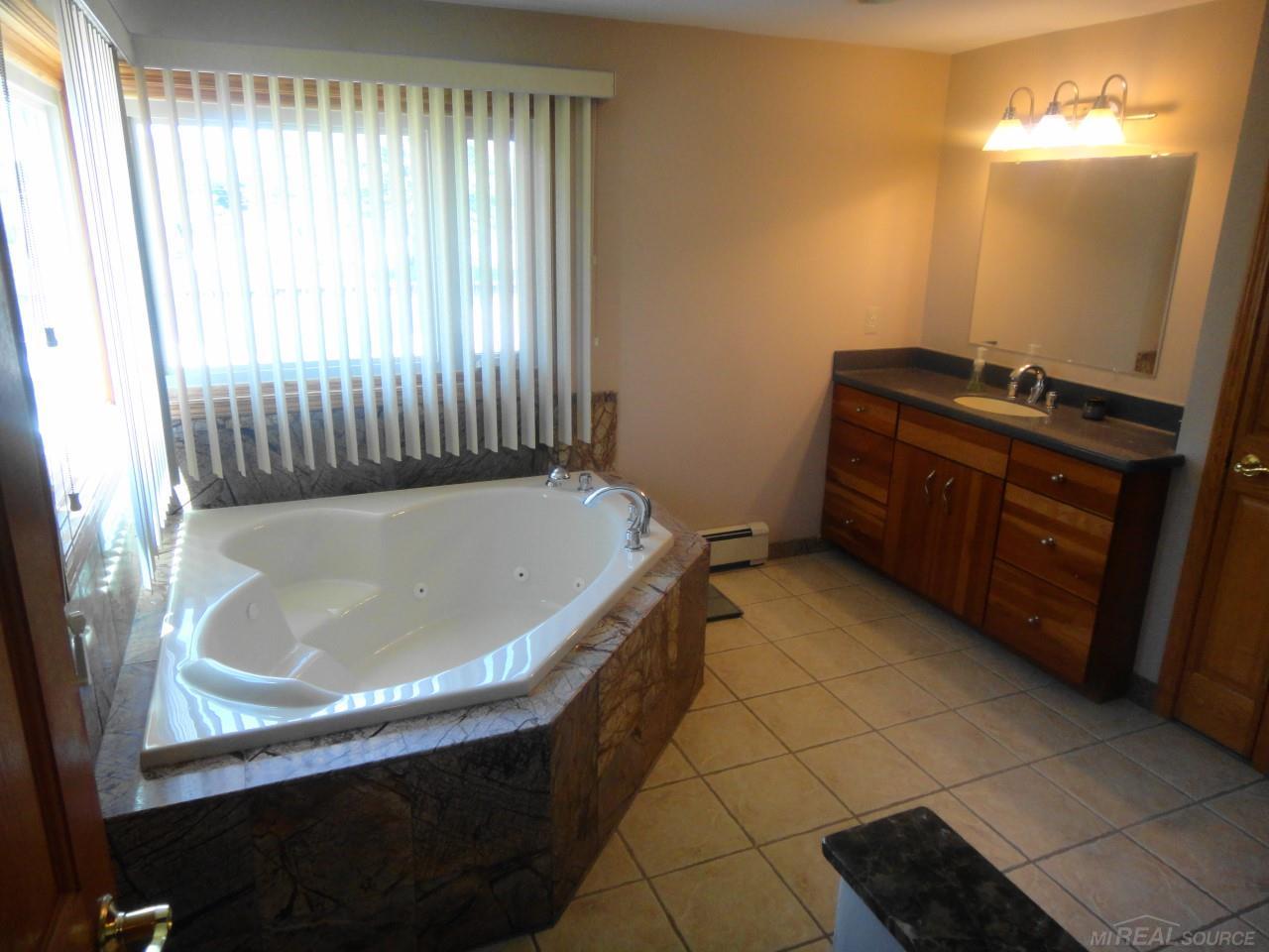 7212 Bluebill Road Algonac, MI 48001 - Photo 24 of 32 31350877-23.JPG