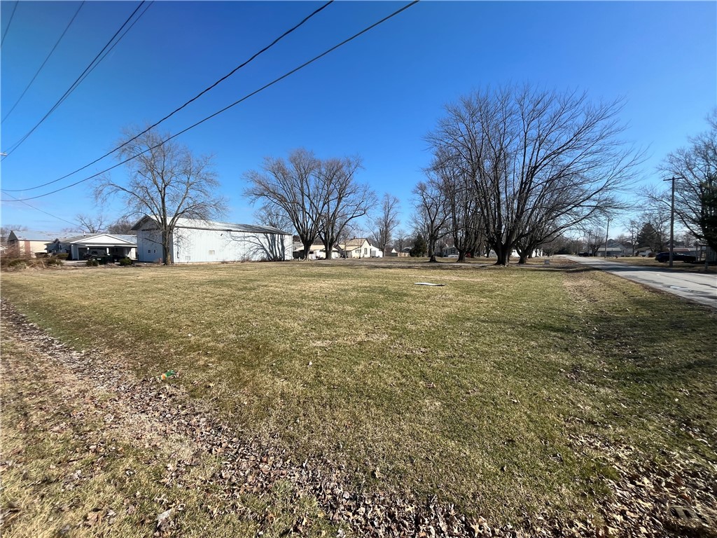 705 Southwest 2nd Street Casey, IL 62420 - Photo 8 of 9