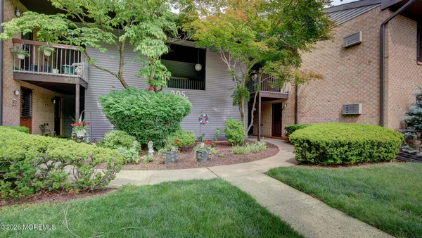 $2,400 | 205 Covered Bridge Boulevard, Unit K, Manalapan, NJ 07726