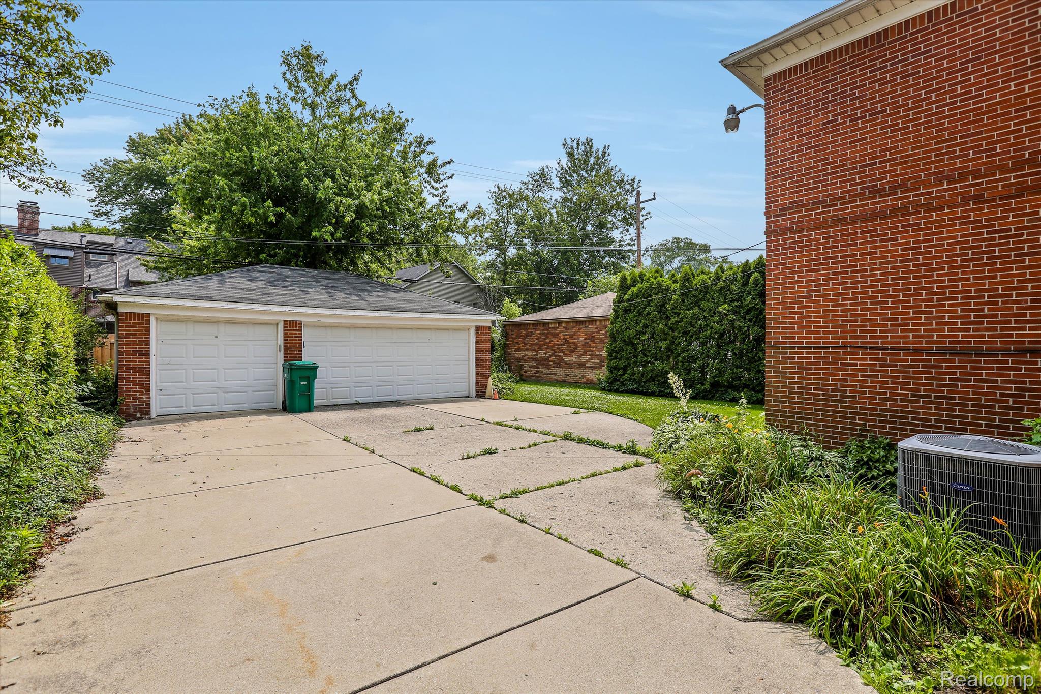 834 Harcourt Road Grosse Pointe, MI 48230 - Photo 28 of 30 Three-car garage
