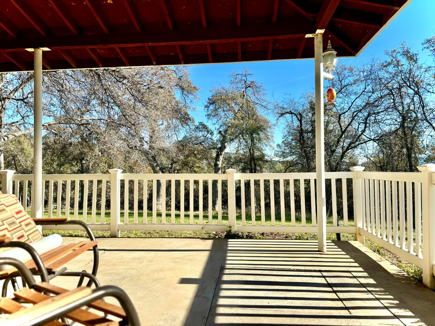 47515 Bissett Station Road Oakhurst, CA 93644 - Photo 25 of 59 a view of a balcony with wooden floor