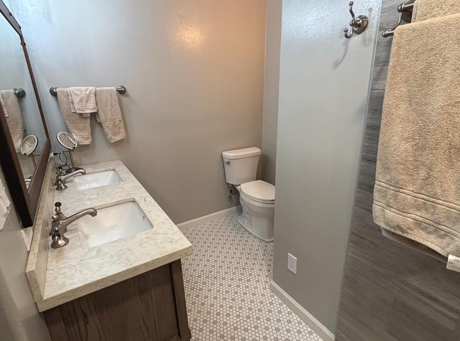 47515 Bissett Station Road Oakhurst, CA 93644 - Photo 54 of 59 a bathroom with a sink a toilet and a mirror