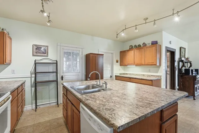 $417,000 | 255 Broadway Avenue, Reardan, WA 99029