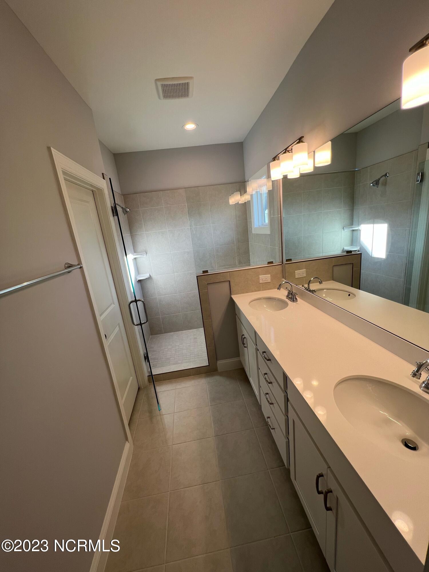 262 Langston Road Hampstead, NC 28443 - Photo 13 of 27 Gaston 114 Master Bath