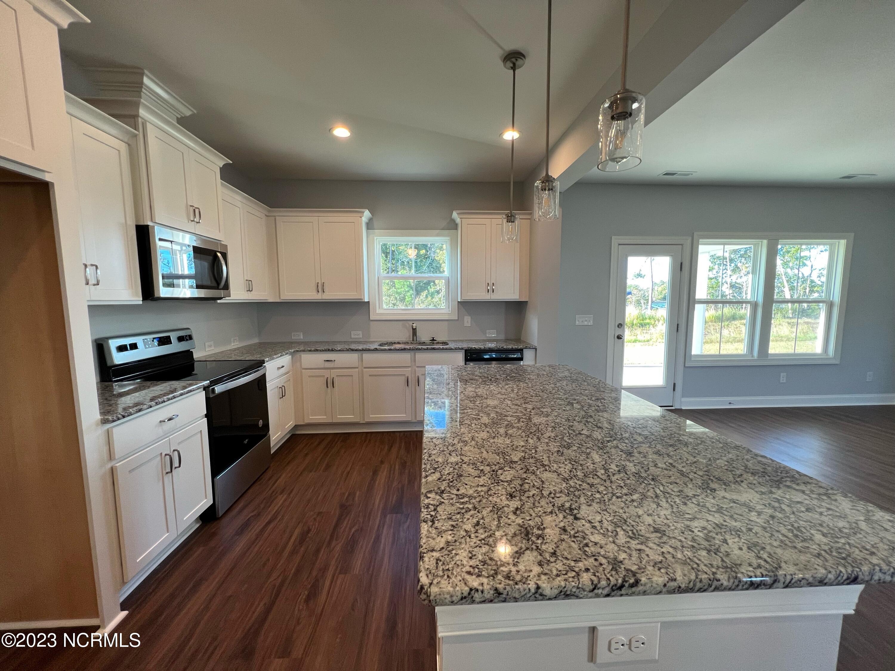 262 Langston Road Hampstead, NC 28443 - Photo 9 of 27 Gaston 114 Kitchen