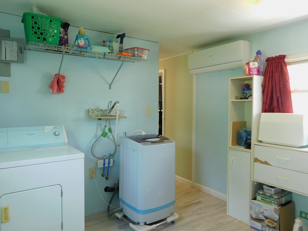 39 Mobile Home Way, Unit 39 Springfield, MA 01119 - Photo 12 of 14 Gallery Image 12