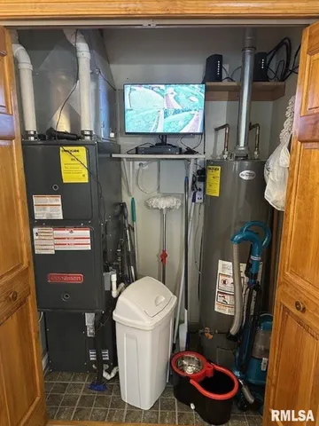 $235,000 | 1211 North 1600 East Road, Taylorville, IL 62568