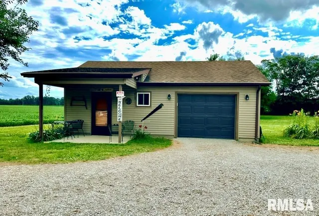 $235,000 | 1211 North 1600 East Road, Taylorville, IL 62568