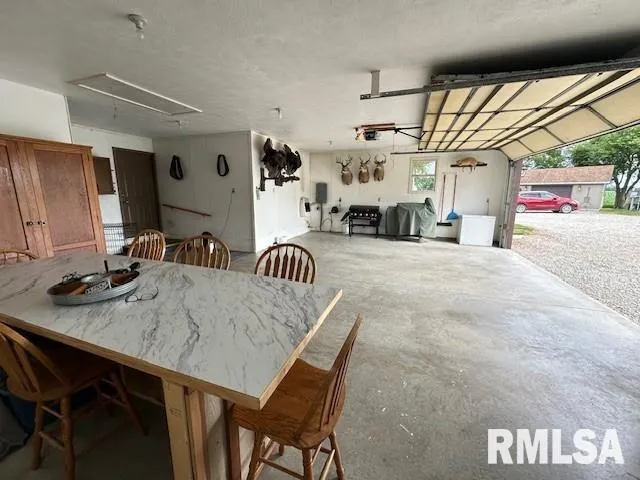 $235,000 | 1211 North 1600 East Road, Taylorville, IL 62568