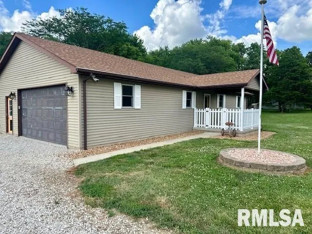 $235,000 | 1211 North 1600 East Road, Taylorville, IL 62568
