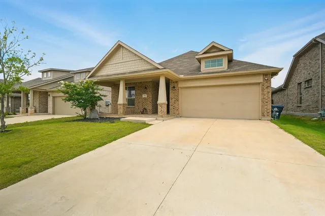 $389,000 | 524 Bighorn Pass, Denton, TX 76210