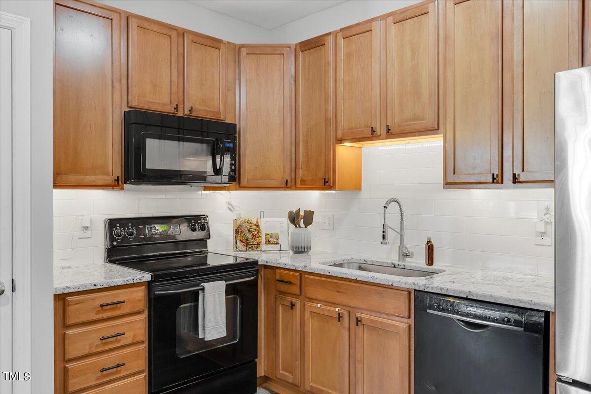 401 Scripps Lane, Unit 102 Raleigh, NC 27610 - Photo 14 of 27 14-P1156615