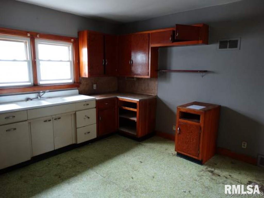 1704 E Keys Springfield, IL 62702 - Photo 8 of 10