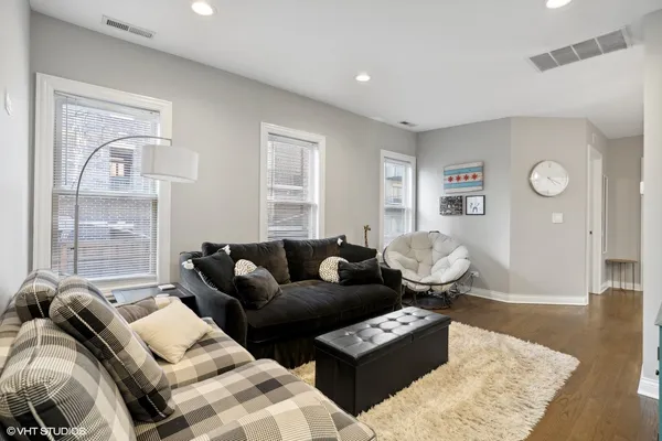 $4,500 | 330 West Evergreen Avenue, Unit 3, Chicago, IL 60610